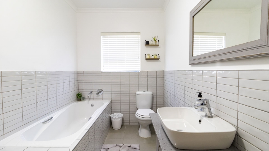4 Bedroom Property for Sale in Sandy Point Beach Estate Western Cape